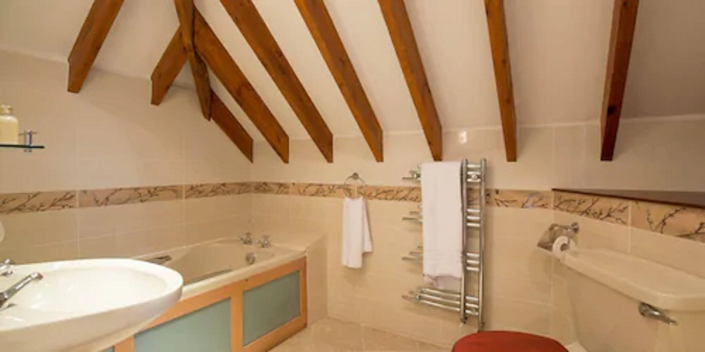 deluxe family room | bathroom | free toiletries