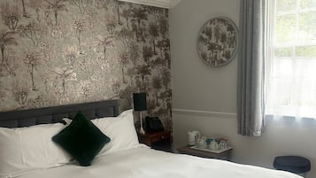 Eenvoudige tweepersoonskamer | 1 slaapkamer, luxe beddengoed, een kluis op de kamer