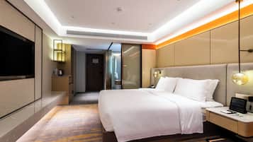 Design Room (1 King Bed) | In-room safe, desk, blackout curtains, soundproofing