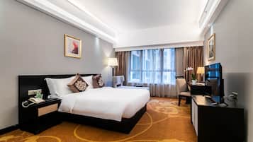 Rom – deluxe | Safe på rommet, blendingsgardiner, lydisolert og strykejern/-brett