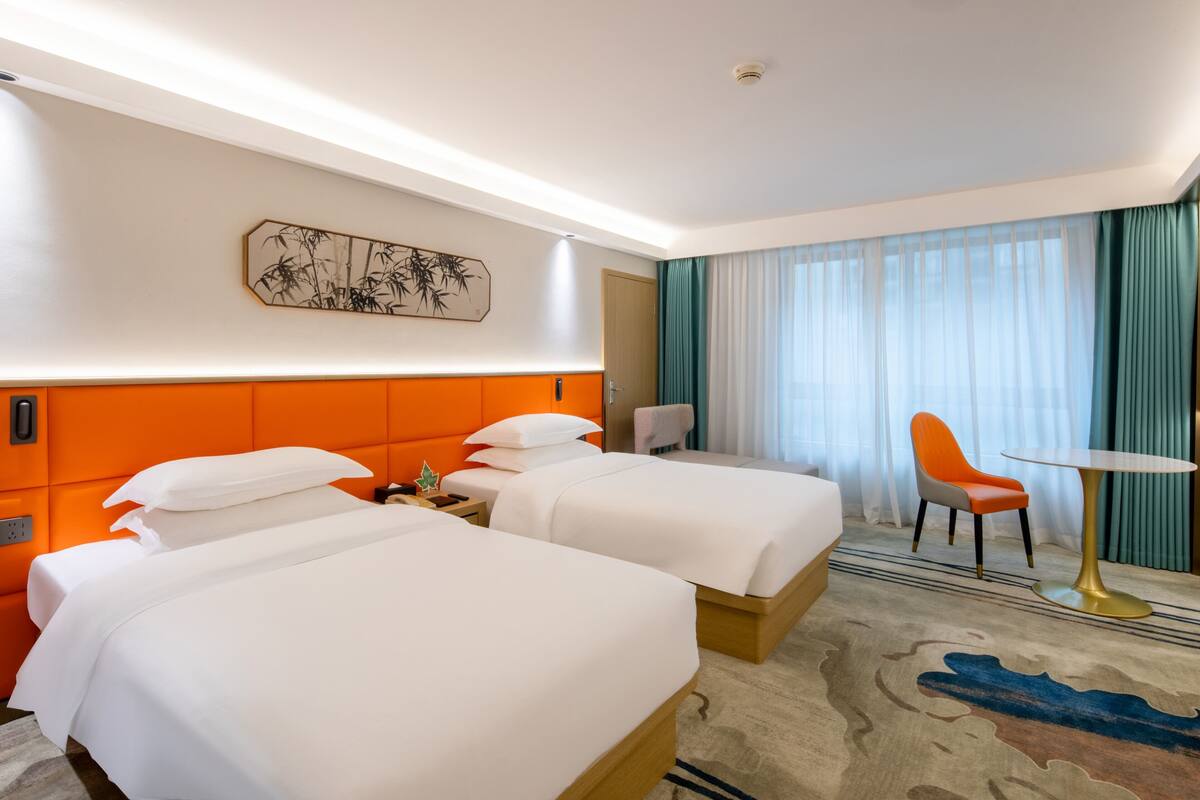 Deluxe Twin Room (2 Large Twin Beds)