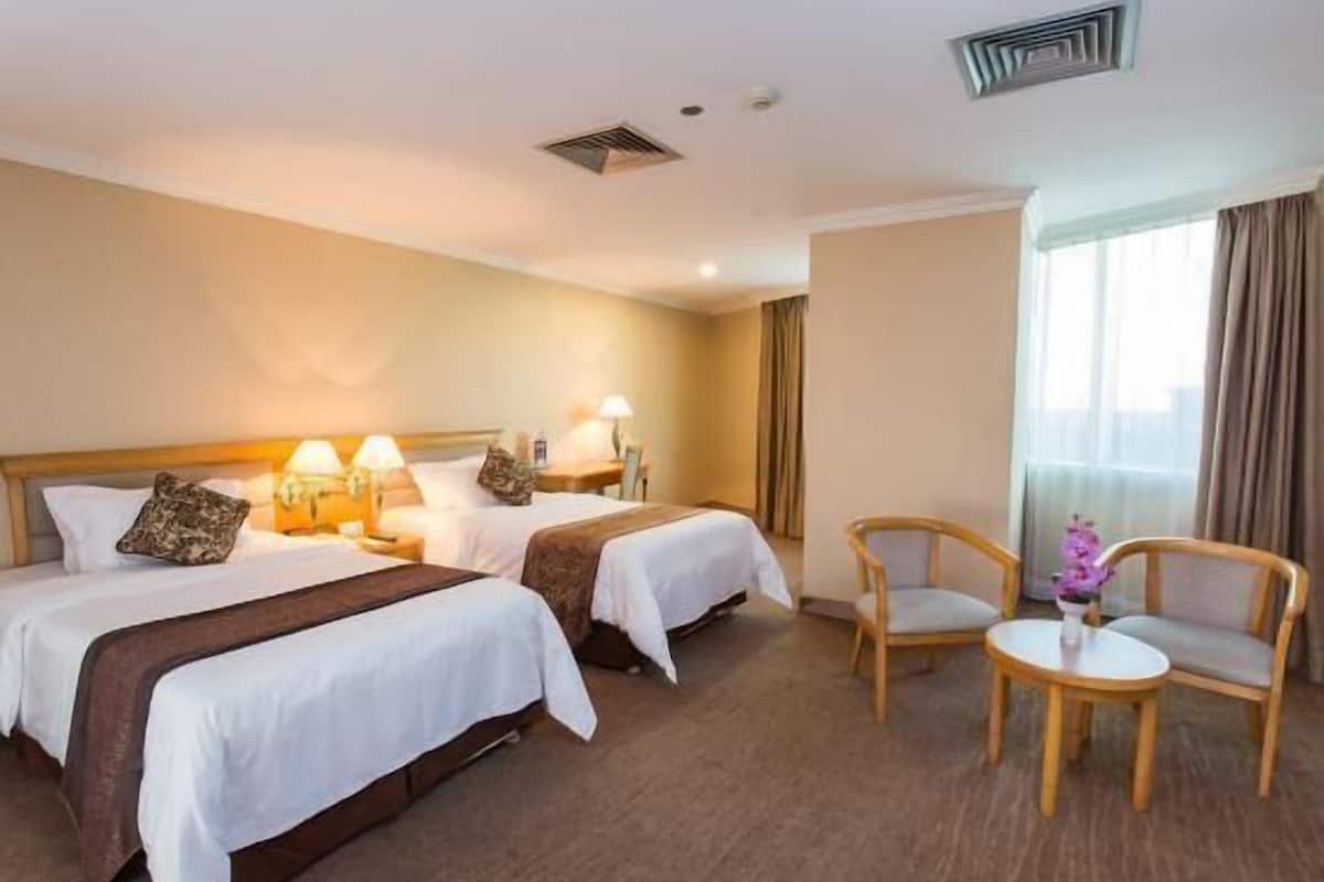 Seprai premium, selimut bulu angsa, minibar, dan brankas
