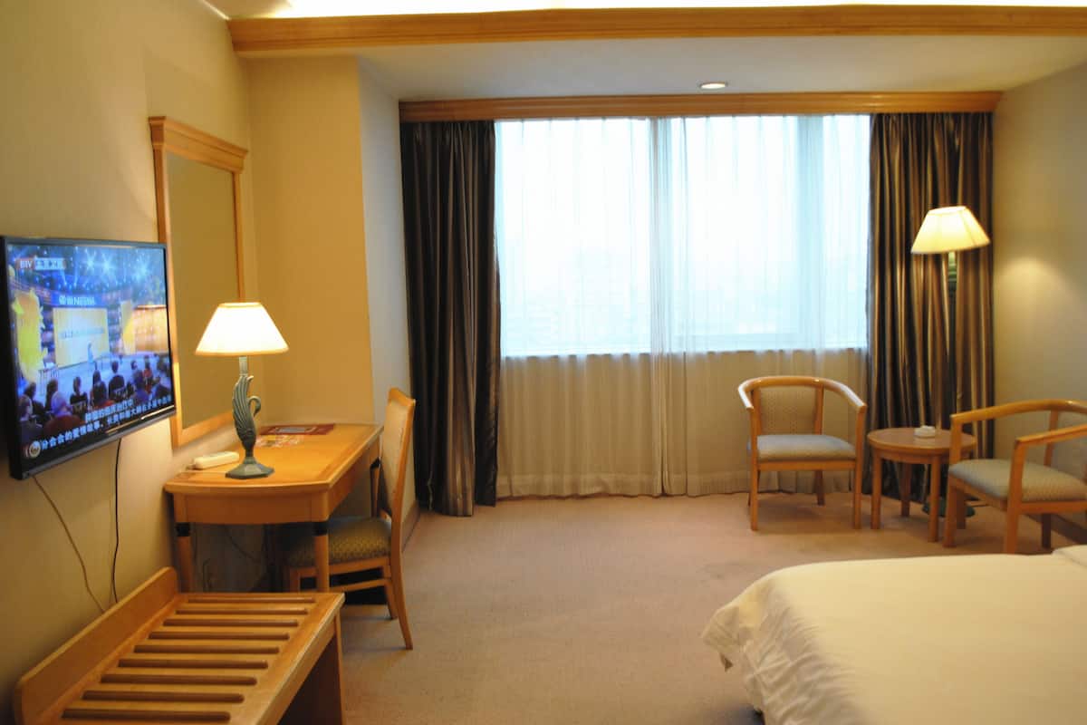 Kamar Double Elite | Seprai premium, selimut bulu angsa, minibar, dan brankas