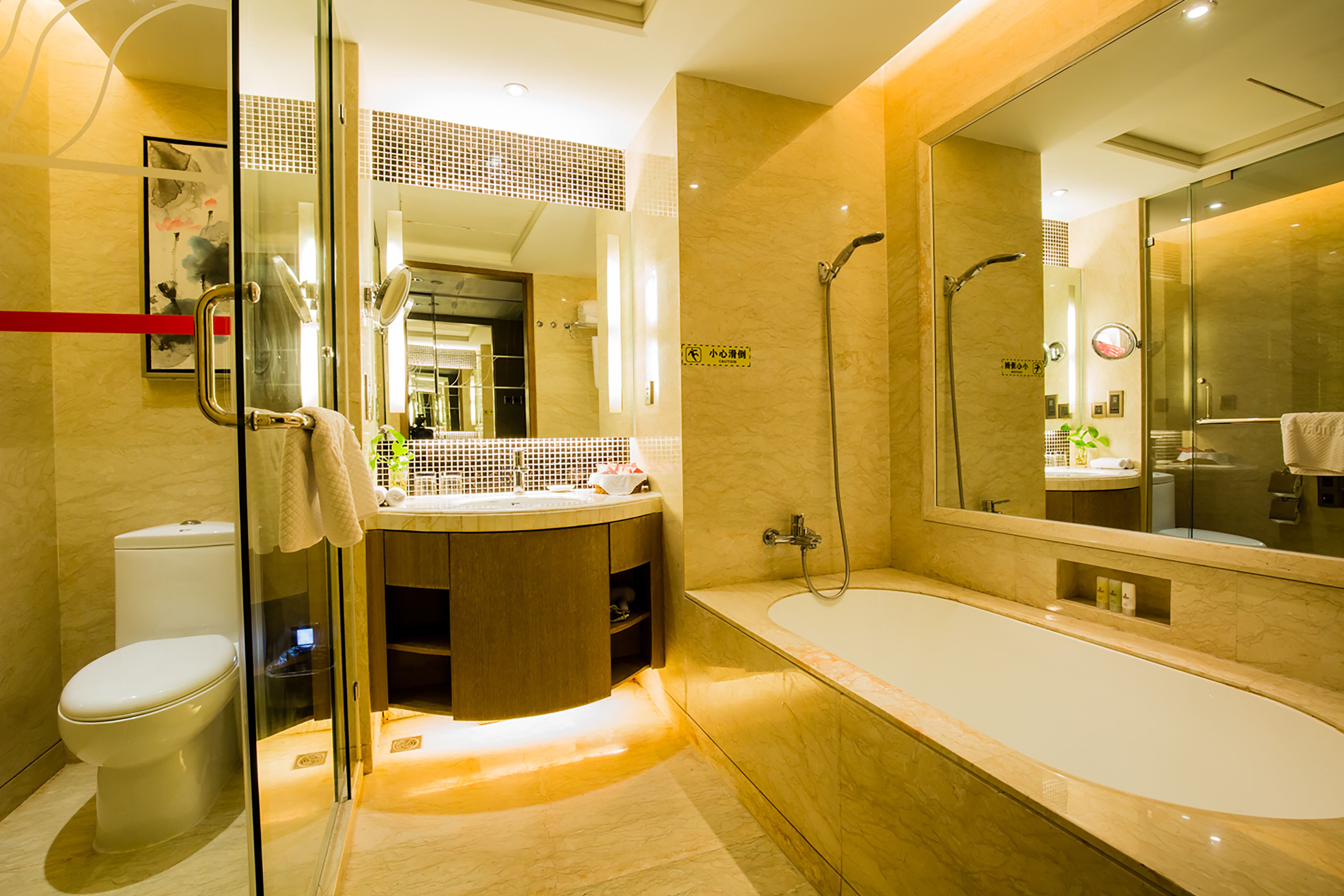Deluxe Double Room | Bathroom | Combined shower/tub, deep soaking tub, rainfall showerhead