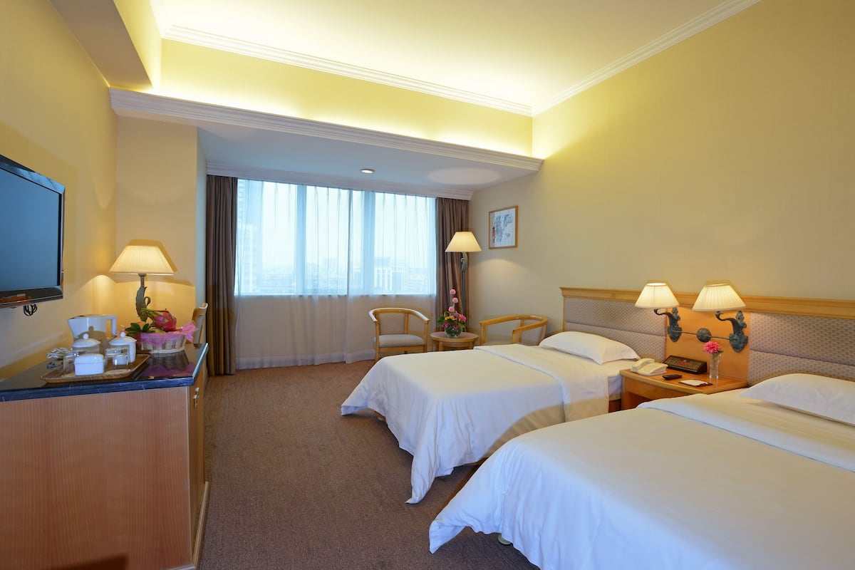 Dua Tempat Tidur Single (Elite Twin Room) | Seprai premium, selimut bulu angsa, minibar, dan brankas