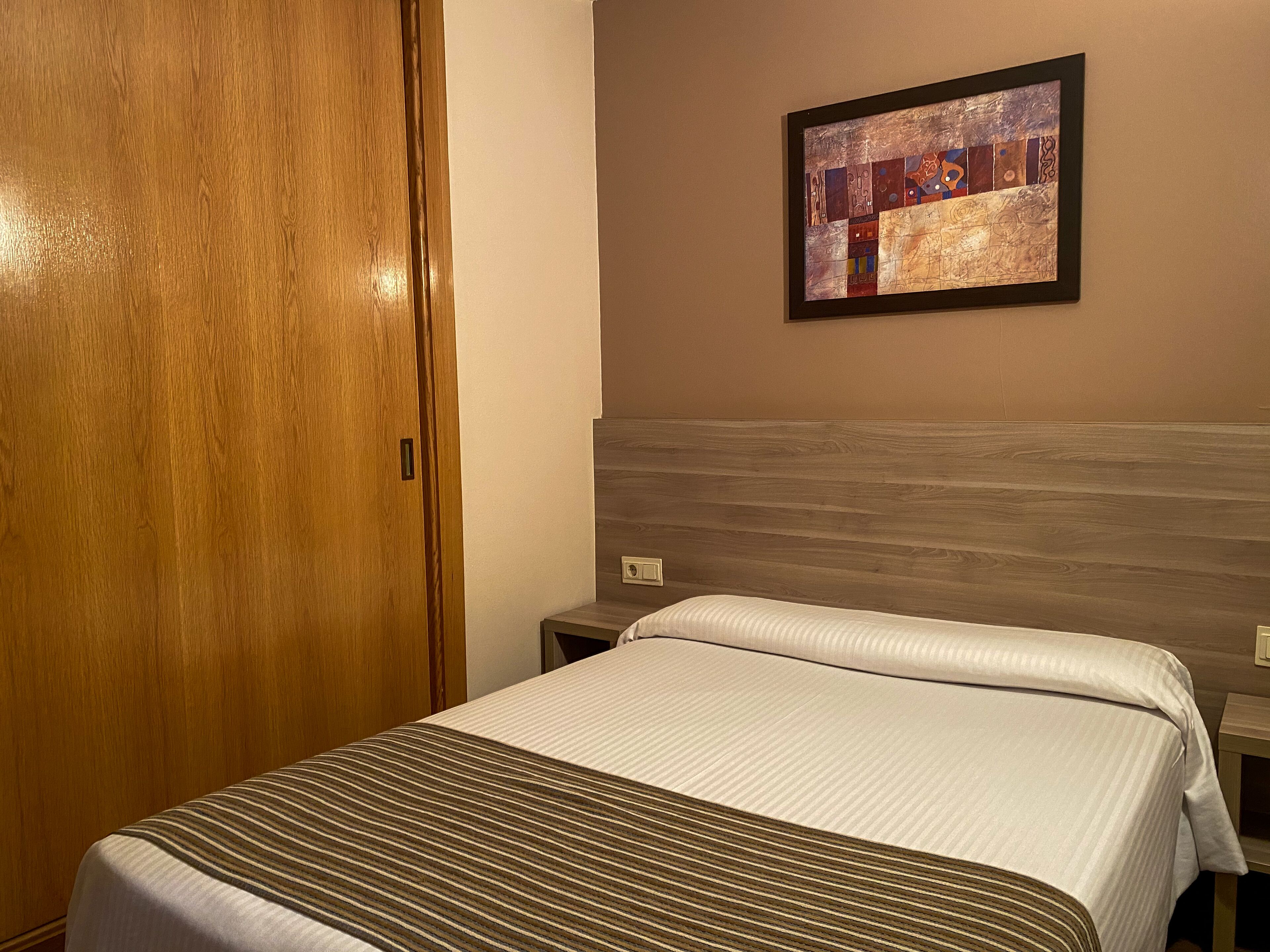 triple room (2 adults + 1 child) | desk, blackout curtains, soundproofing, free wifi