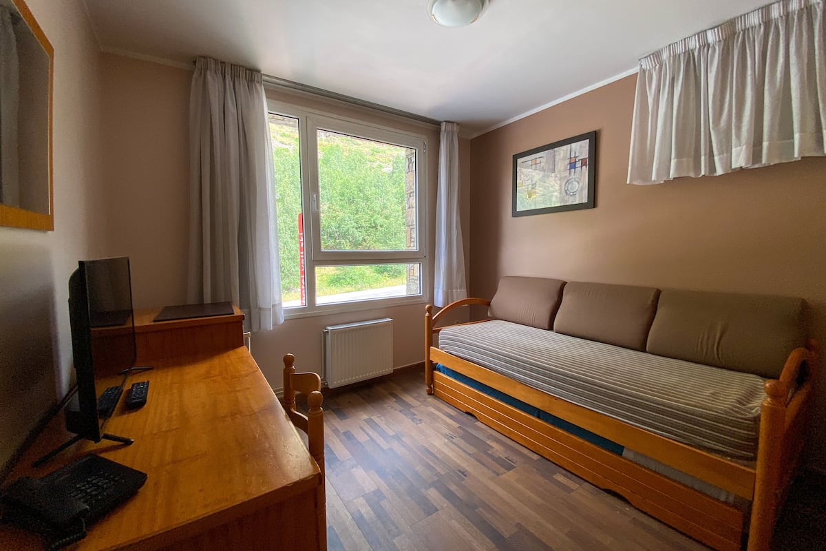 quadruple room (2 adults + 2 children) | desk, blackout curtains, soundproofing, free wifi