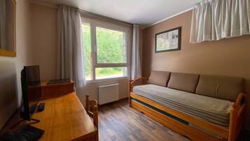 Chambre Quadruple (2 adults + 2 children) | Bureau, rideaux occultants, chambres insonorisées, Wi-Fi gratuit