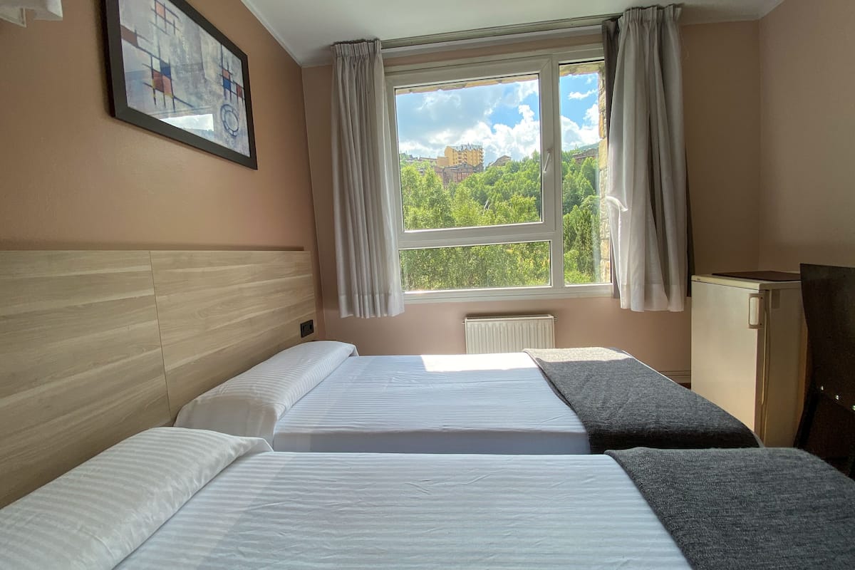 triple room (3 adults) | desk, blackout curtains, soundproofing, free wifi