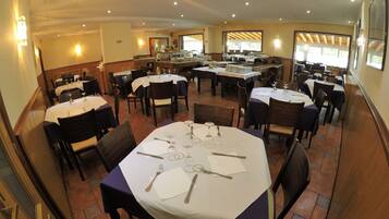 Esmorzar diari d'estil bufet (8.00 EUR per persona)