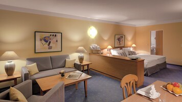 Suite, 1 Double Bed, Kitchenette (Cozy Sitting Corner) | Premium bedding, in-room safe, desk, blackout drapes