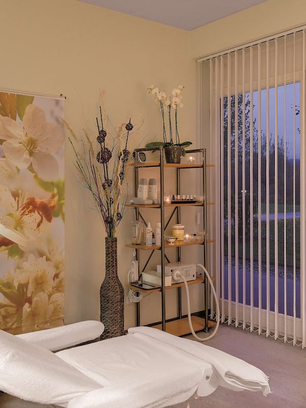 Un sauna, tratamientos corporales, aromaterapia