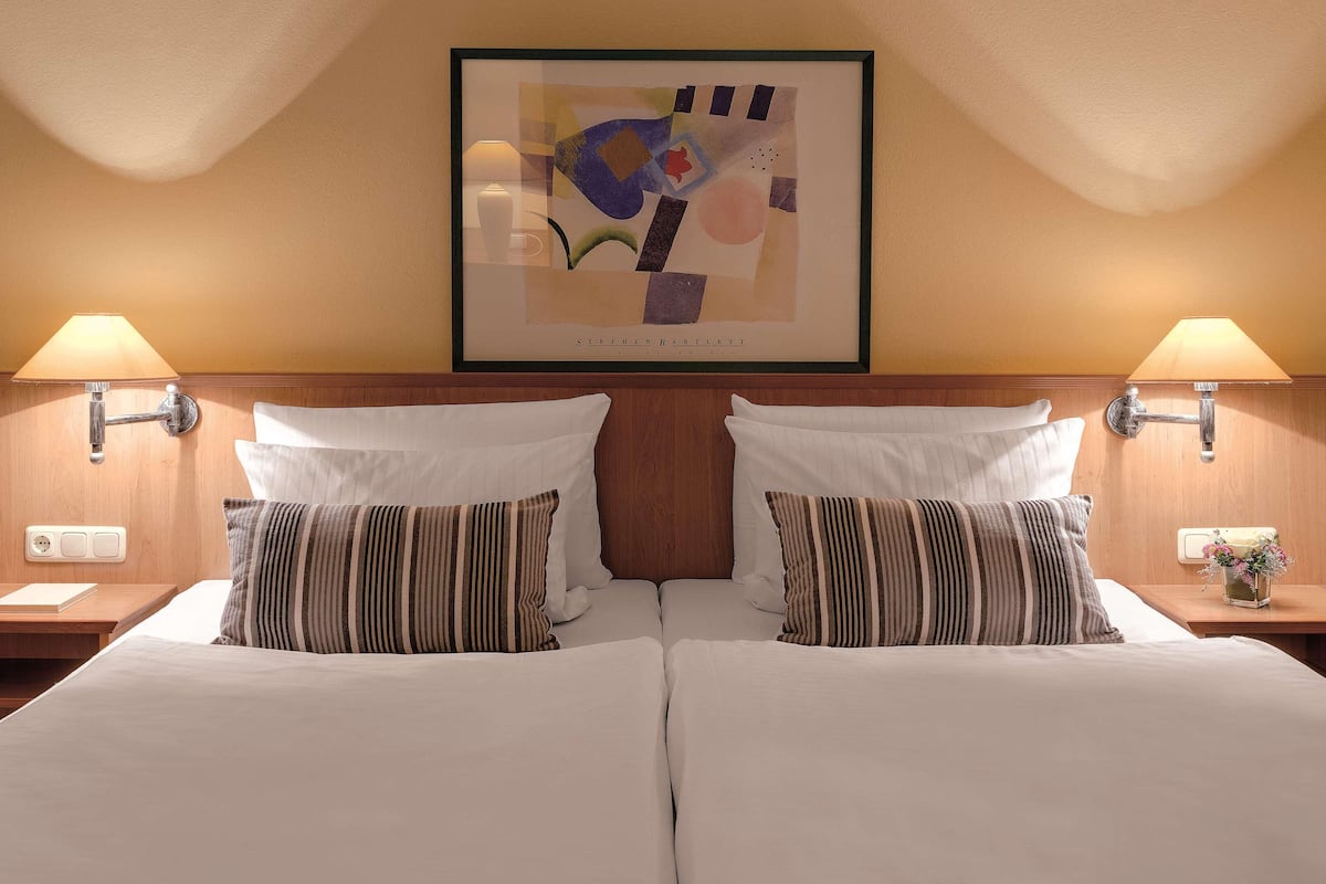 Premium bedding, in-room safe, desk, blackout curtains