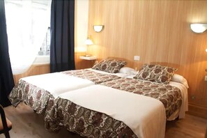 Standard Room, 2 Twin Beds | Desk, free WiFi - Hotel Comapedrosa (Arinsal)