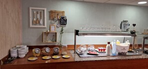 Breakfast, lunch and dinner served  - Hotel Comapedrosa (Arinsal)