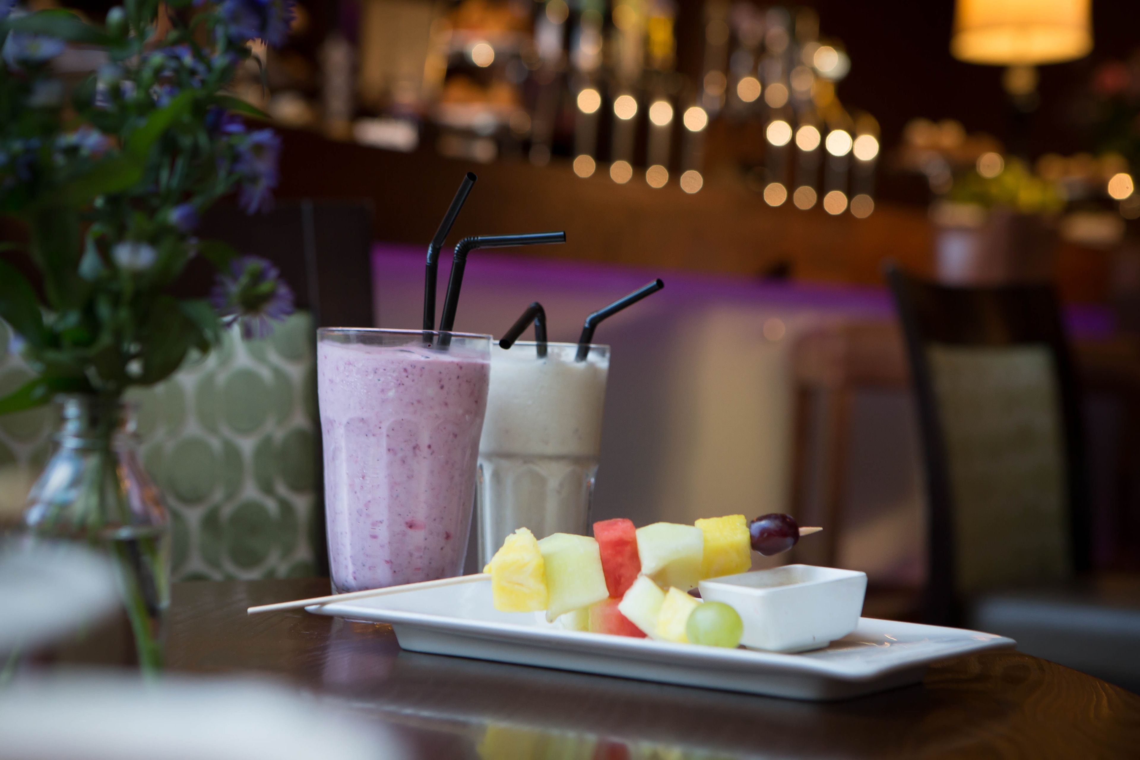 فطور كامل يوميًا بتكلفة قدرها (10 EUR للشخص)