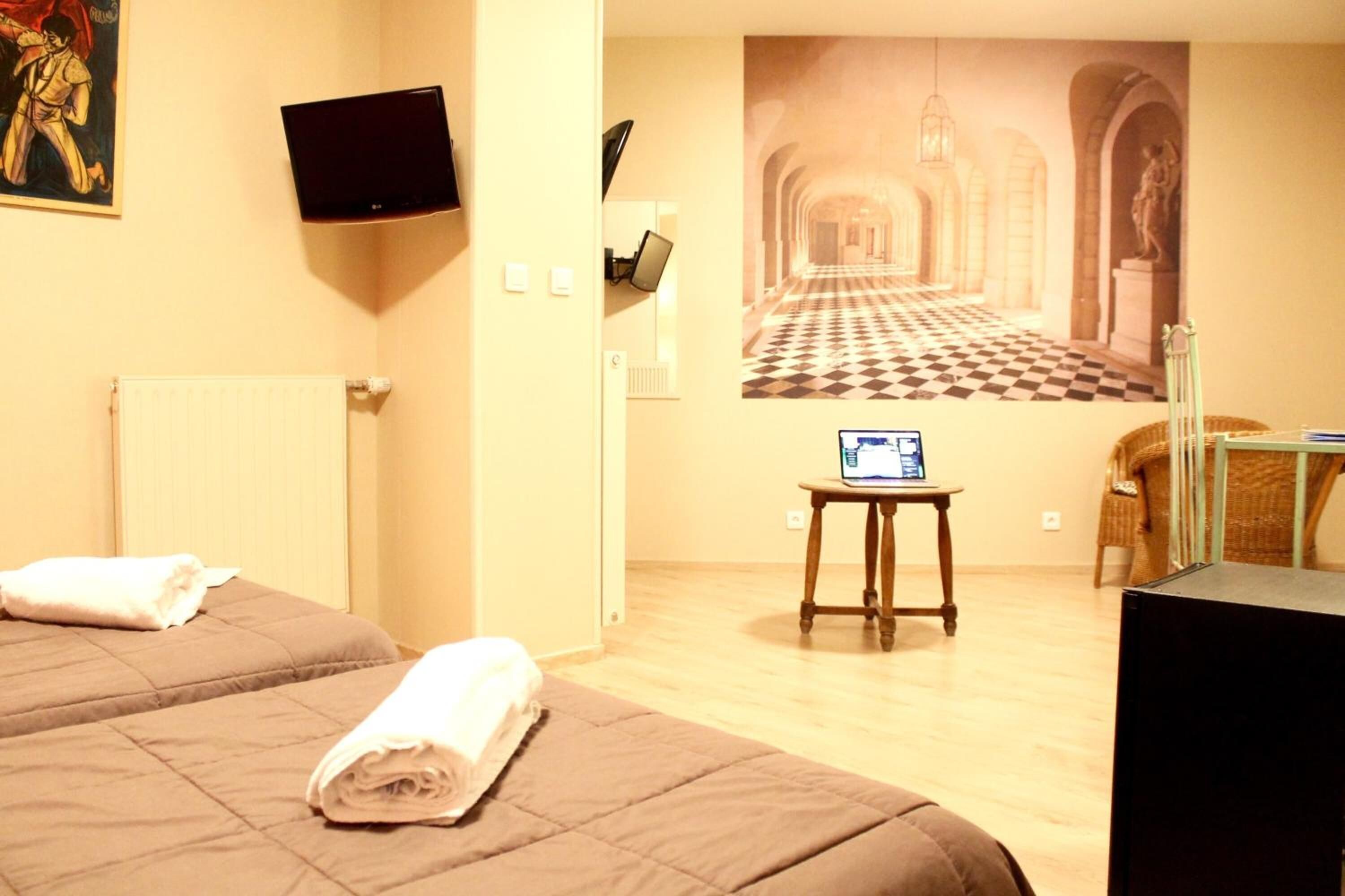 Minibar, ameublement personnalisé, chambres insonorisées