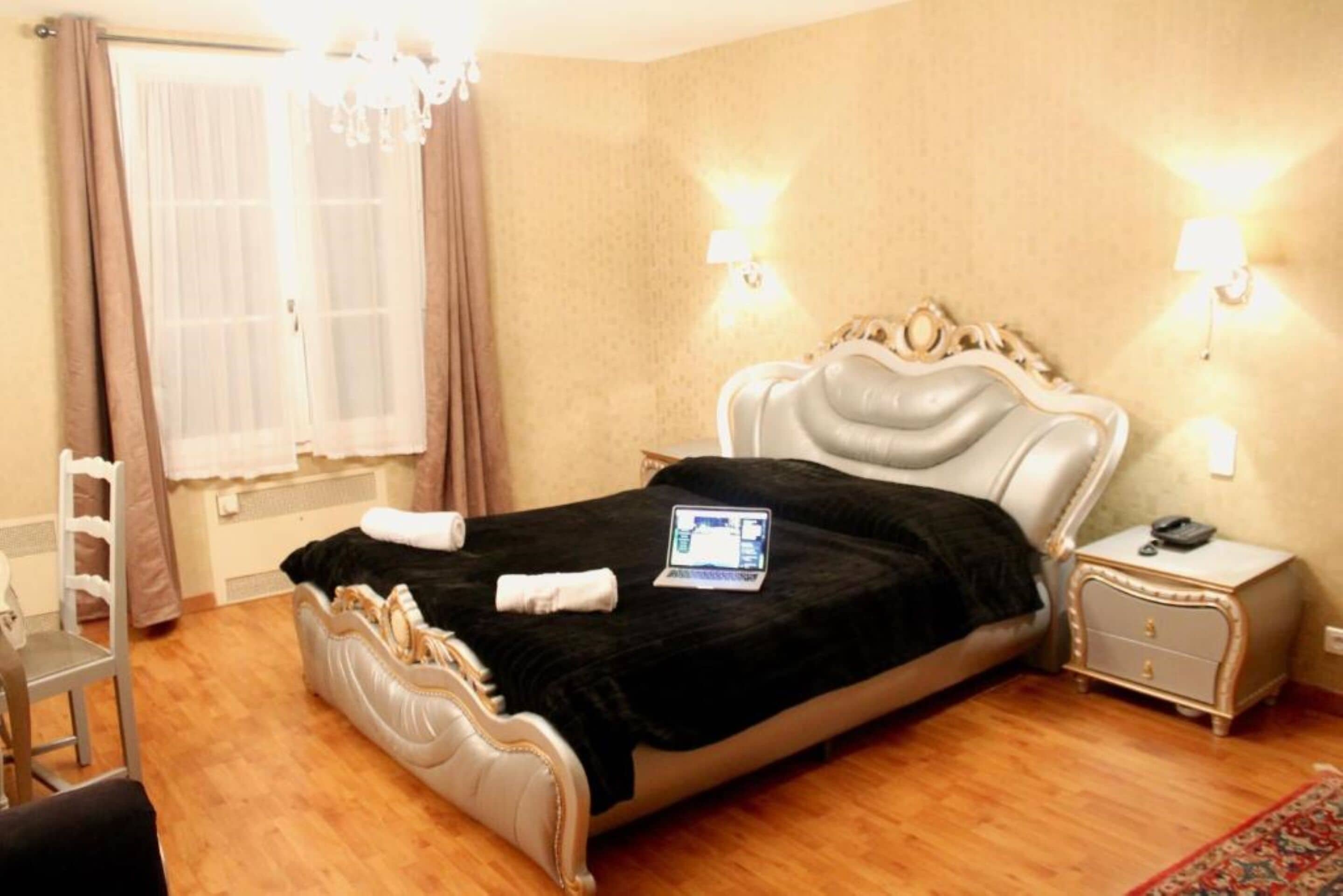 Comfort Double Room (with bath) | Minibar, individually furnished, soundproofing, iron/ironing board