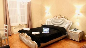 Comfort Double Room (with bath) | Minibar, individually furnished, soundproofing, iron/ironing board