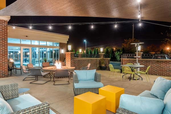 Indoor pool, sun loungers