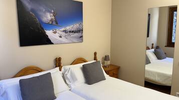 Apartment, 1 Bedroom | In-room safe, blackout curtains, iron/ironing board, travel cot