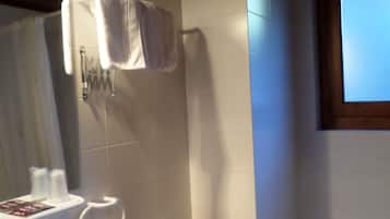 Apartment, 1 Bedroom | Bathroom | Free toiletries, hair dryer, bidet, towels