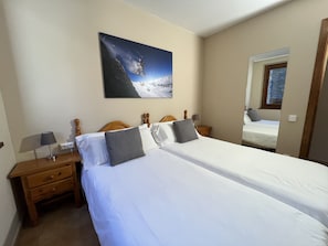 Apartment, 1 Bedroom | In-room safe, blackout drapes, iron/ironing board, travel crib - Wuau! Apartaments Font del Poble (Ransol)