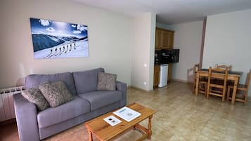 Apartment, 1 Bedroom | Living area