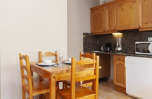 Private kitchenette - Wuau! Apartaments Font del Poble (Ransol)