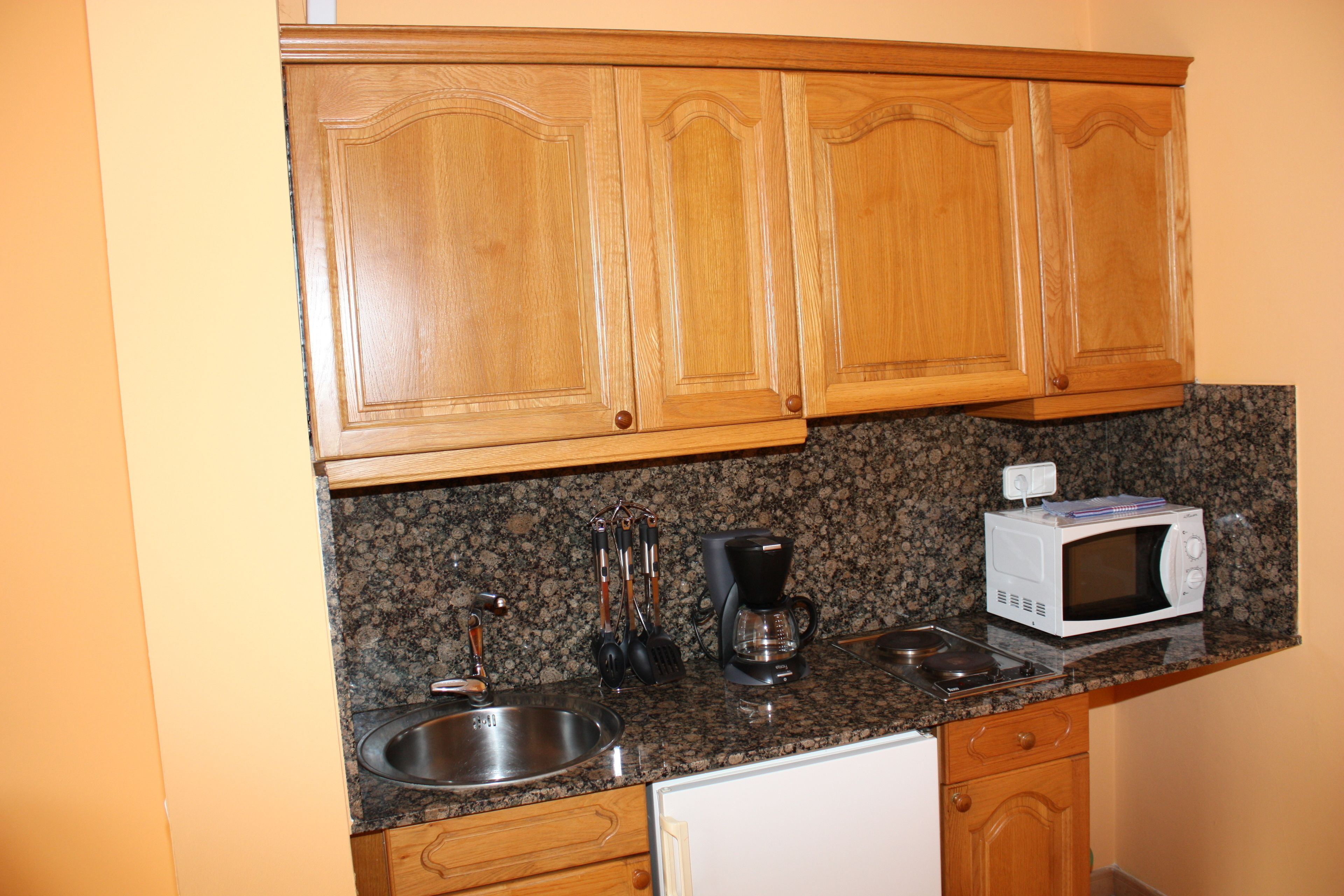 Departamento, 1 habitación | Cocineta privada | Refrigerador, microondas, parrilla de estufa y cafetera y tetera 