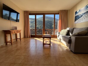 Apartment, 1 Bedroom | Living area