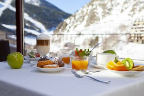 Frokostbuffé hver dag (mot et tillegg)