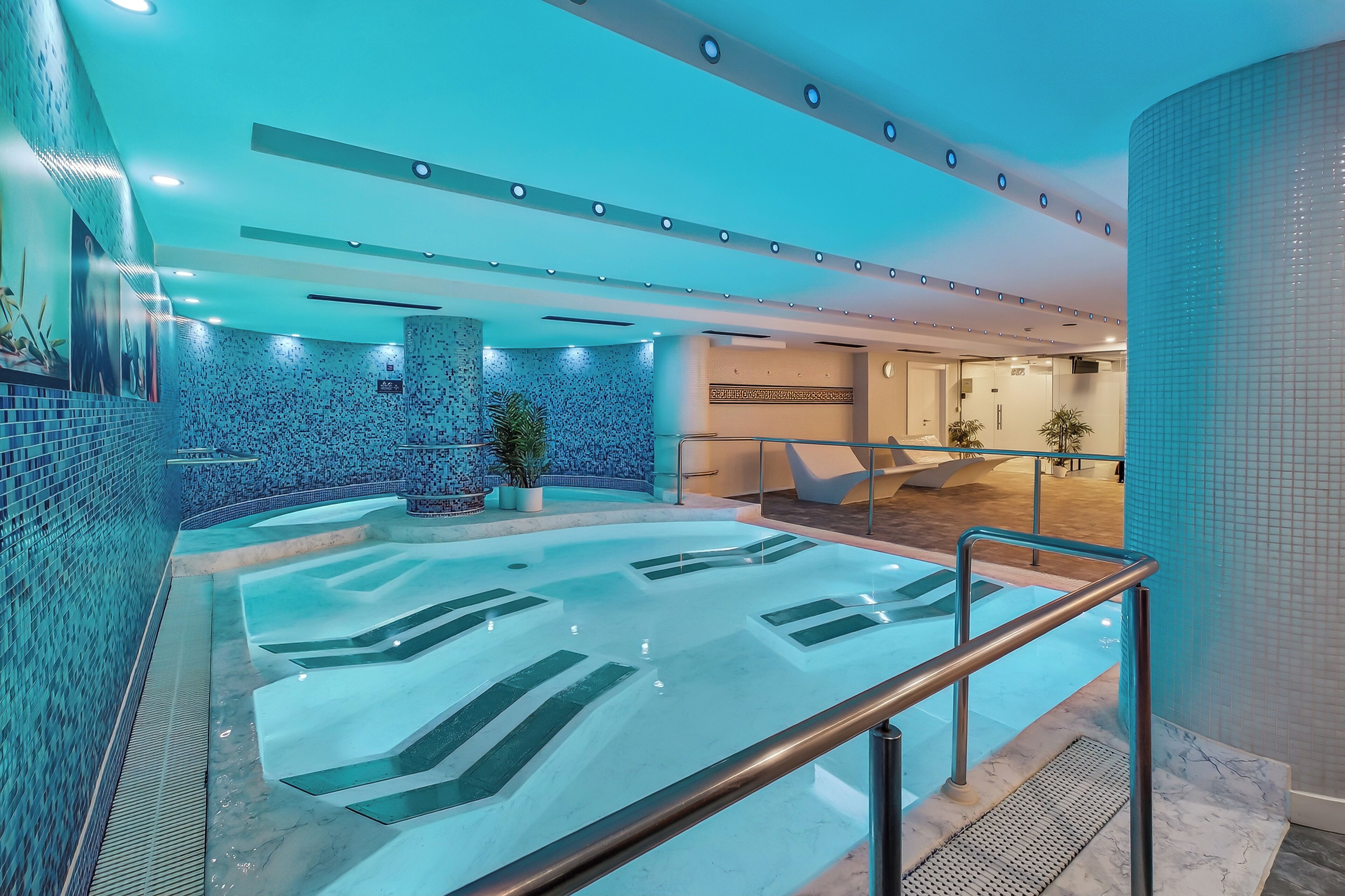 Een sauna, een bubbelbad, een Turks bad/hammam, Zweedse massages