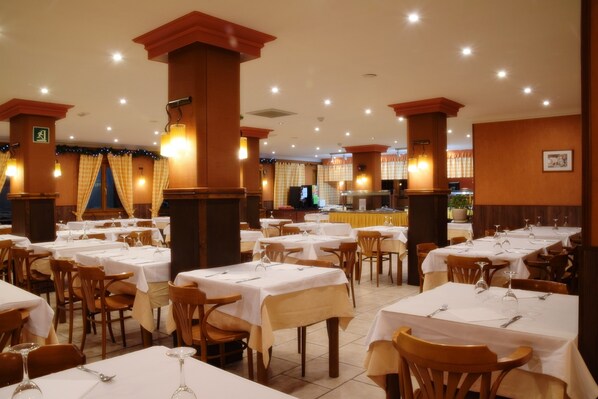 Daily buffet breakfast for a fee