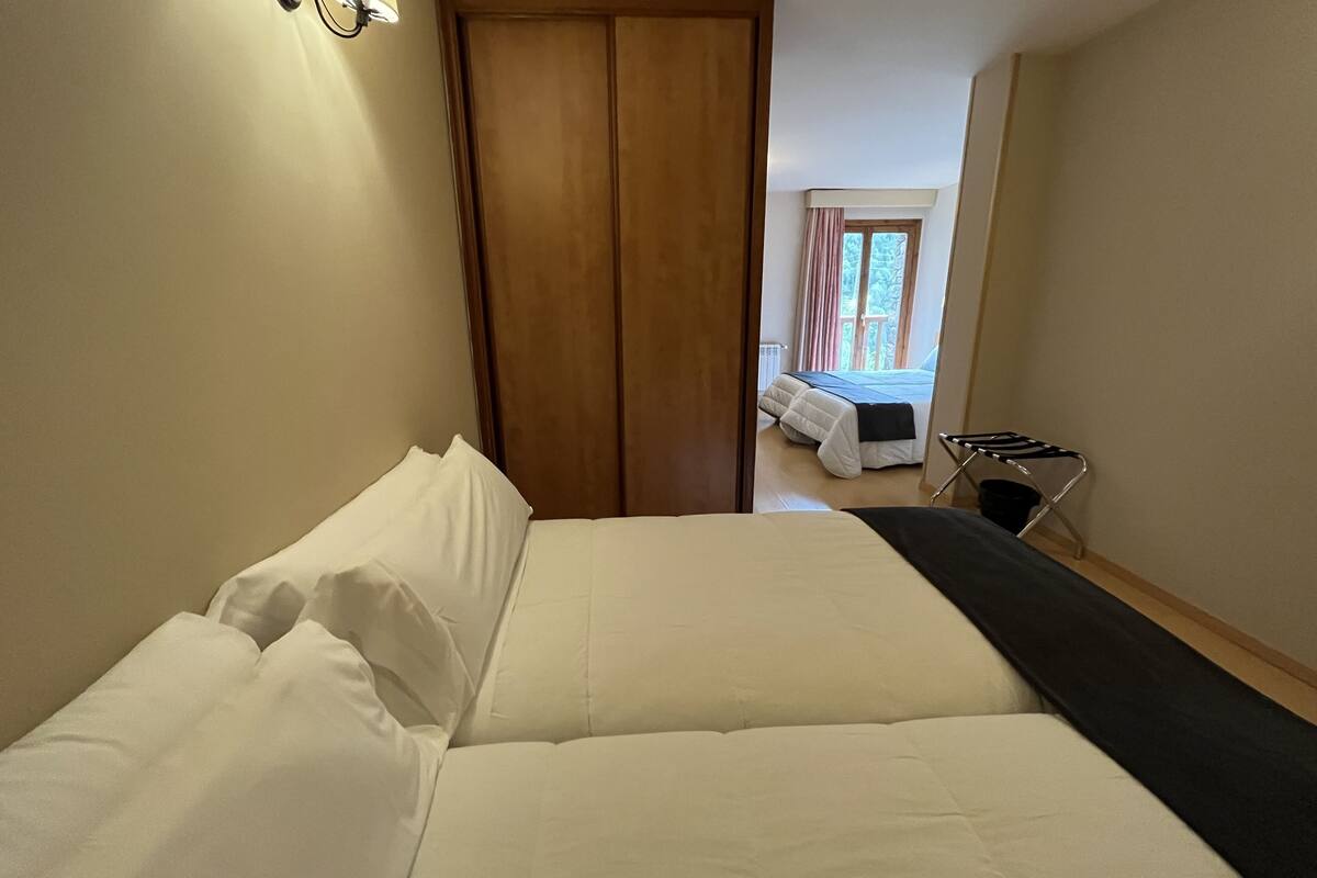 in-room safe, desk, laptop workspace, blackout curtains