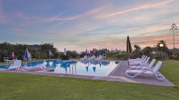 Piscine couverte, piscine extérieure (ouverte en saison)