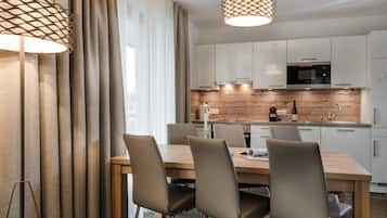 Superior Apartment, 3 Bedrooms, Kitchen (Alpine Dreams excl 160 € cleaning fee) | Private kitchen