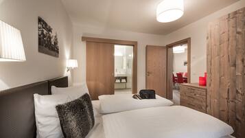 Comfort apartment, 2 bedrooms, 2 bathrooms (Alpine Comfort) | In-room safe, individually decorated, individually furnished