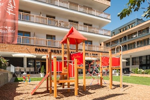 Children’s play area – outdoor