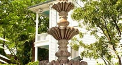 Arbor House Suites Bed and Breakfast