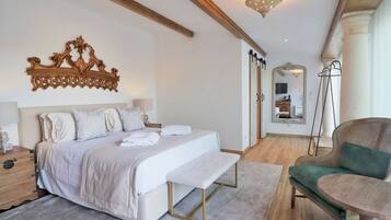 Deluxe Double Room | Pillow-top beds, minibar, in-room safe, blackout curtains