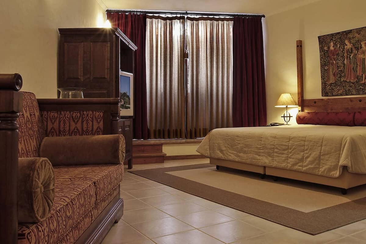 Pillowtop beds, minibar, in-room safe, blackout drapes