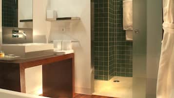 Camera Standard | Minibar, una cassaforte in camera, una scrivania, ferro/asse da stiro