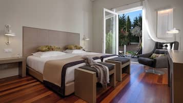 Minibar, Zimmersafe, Schreibtisch, Bügeleisen/Bügelbrett