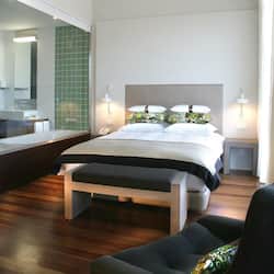 1 chambre, minibar, coffres-forts dans les chambres, bureau