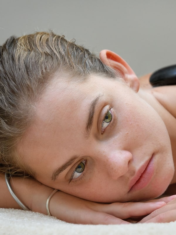Trị liệu toàn thân, thủy liệu pháp, chăm sóc da mặt, liệu pháp Ayurveda