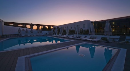 Outdoor pool, sun loungers