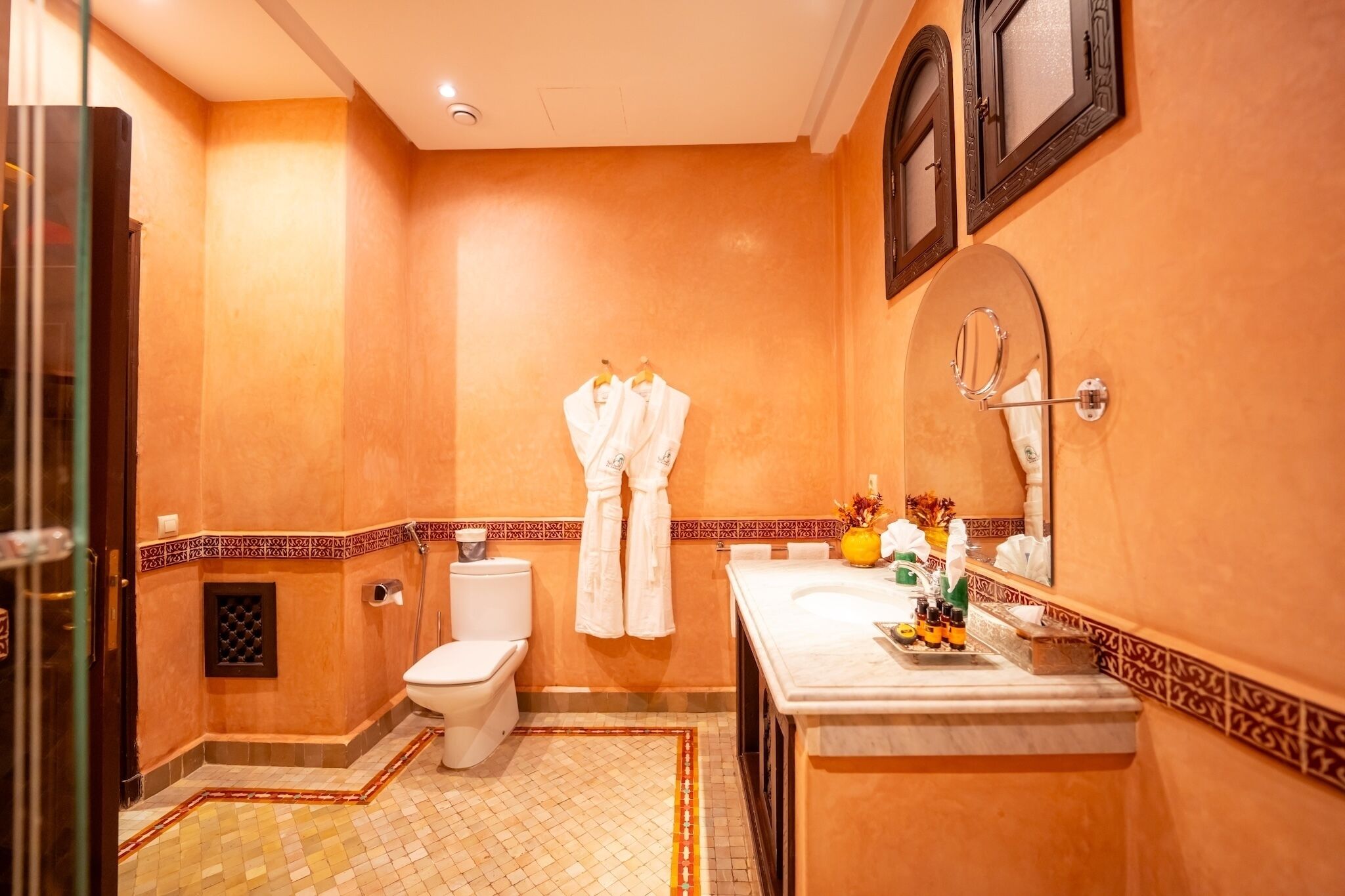 deluxe room | bathroom | combined shower/bathtub, designer toiletries, hair dryer, bathrobes