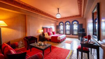 Chambre Deluxe, vue jardin | Couette en duvet d'oie, minibar, coffres-forts dans les chambres