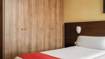 Triple Room | Premium bedding, memory foam beds, individually furnished, desk